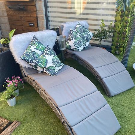 Secret Oasis: Love Island-Inspired Guest House with Private Pool Nottingham Exterior photo