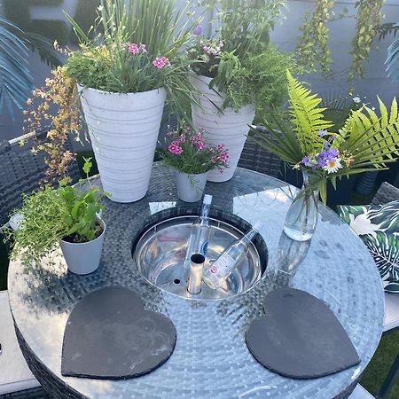 Secret Oasis: Love Island-Inspired Guest House with Private Pool Nottingham Exterior photo