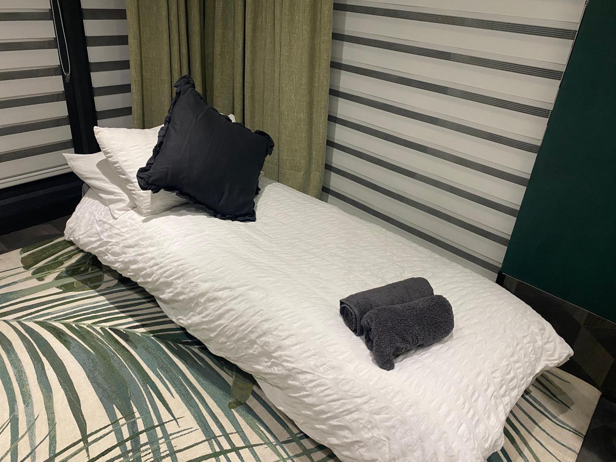 Secret Oasis: Love Island-Inspired Guest House with Private Pool Nottingham Exterior photo