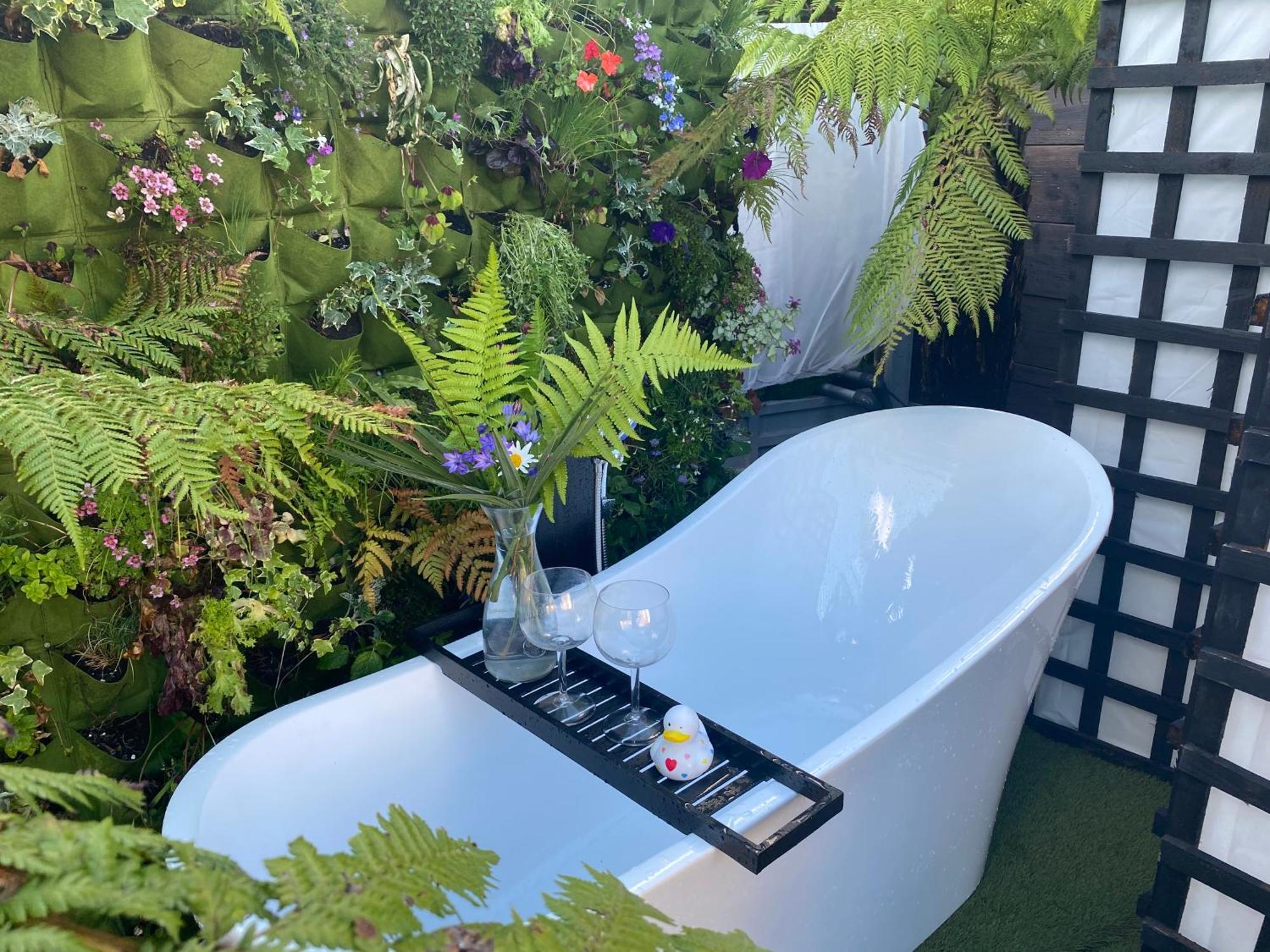 Secret Oasis: Love Island-Inspired Guest House with Private Pool Nottingham Exterior photo