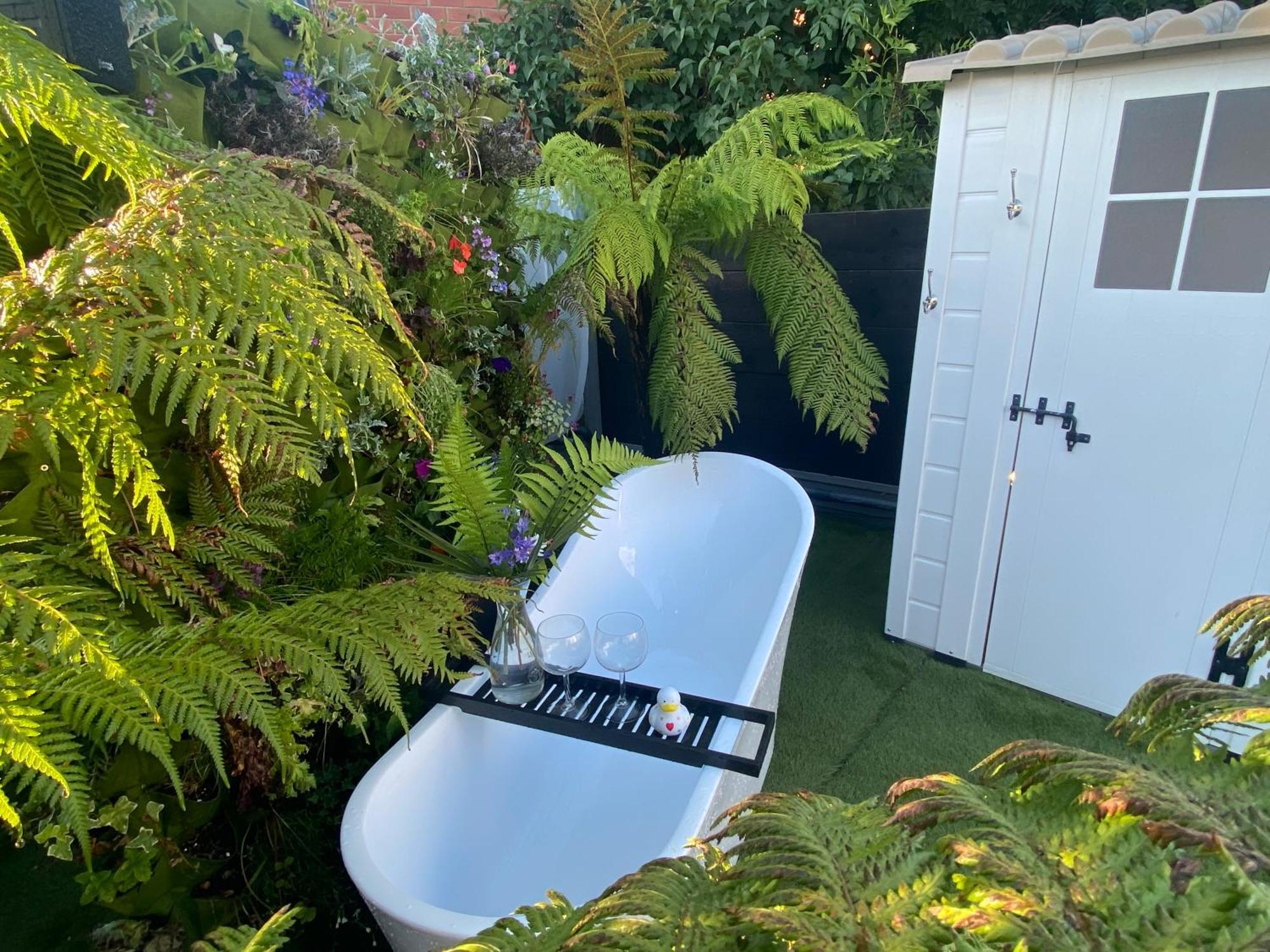 Secret Oasis: Love Island-Inspired Guest House with Private Pool Nottingham Exterior photo